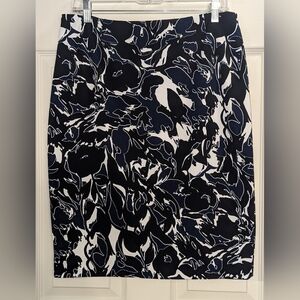 Kasper Size 6 Black/Blue Abstract Pencil Knee Length Stretch Skirt